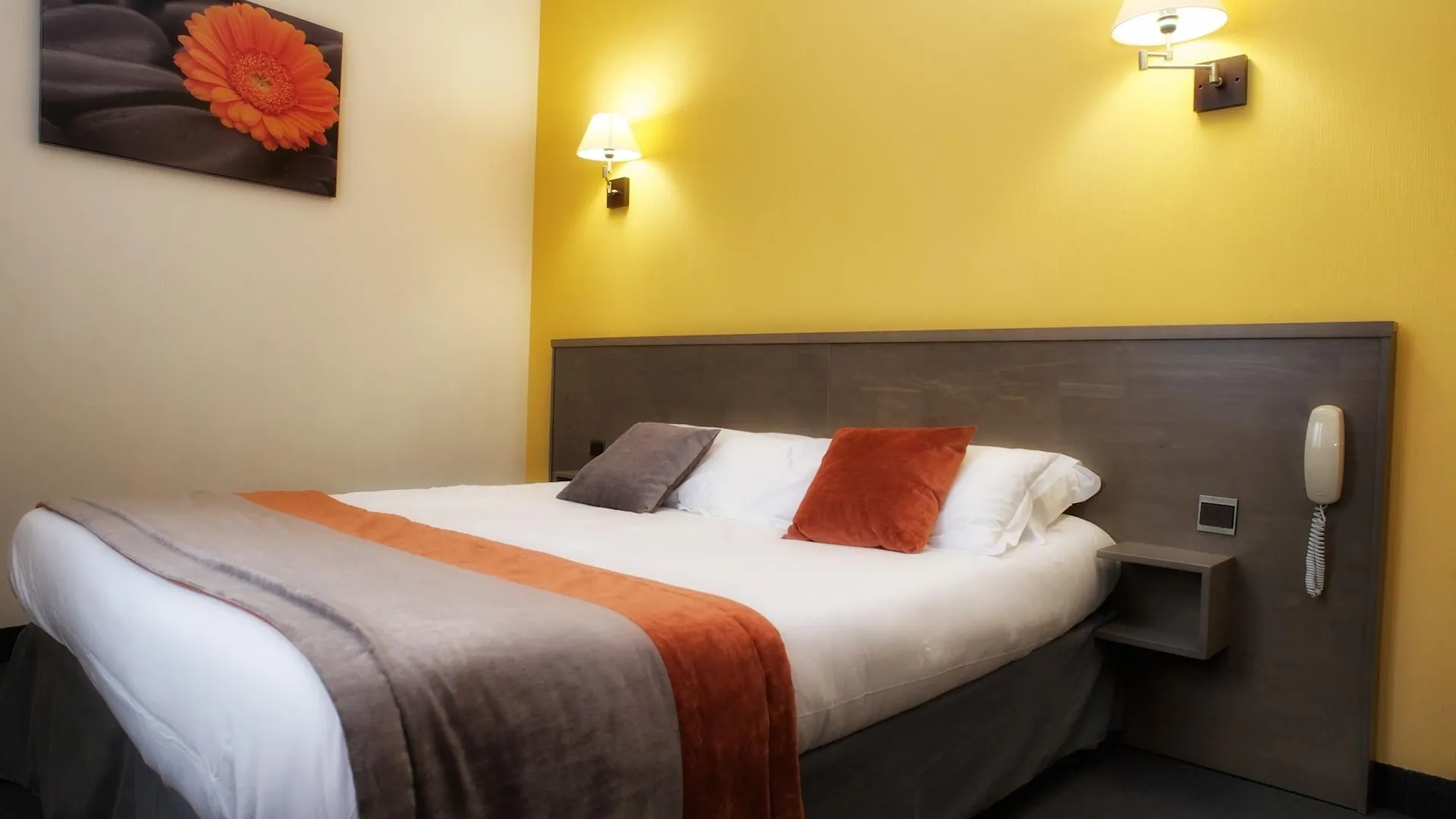 ***  Brit Hotel Le Surcouf Saint-Malo Francia