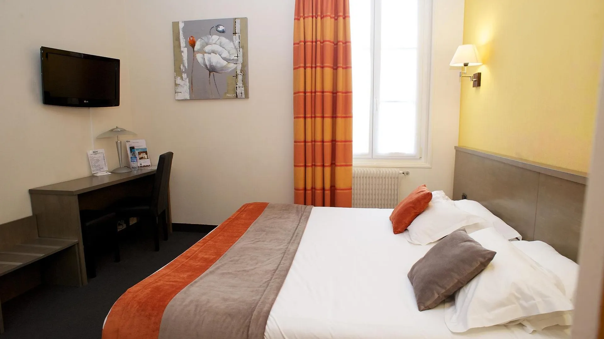 ***  Brit Hotel Le Surcouf Saint-Malo France