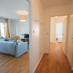 https://apt-in-residence-with-balcony-and-parking.lillehotels.org